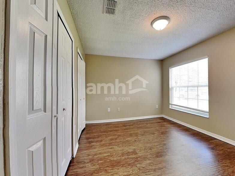 Building Photo - 233 Southbridge Cir