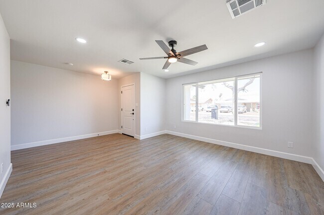 Building Photo - 11202 N 43rd Dr