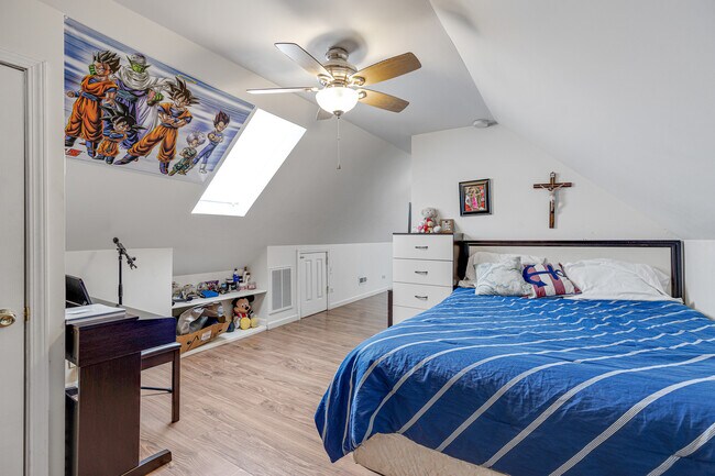 Building Photo - 2135 N Menard Ave