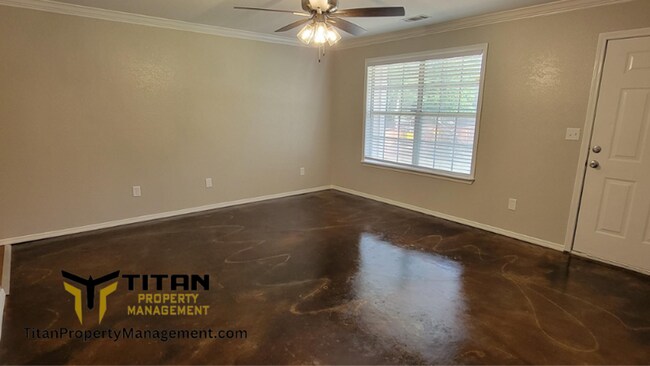 Building Photo - 3bed/ 2 bath home