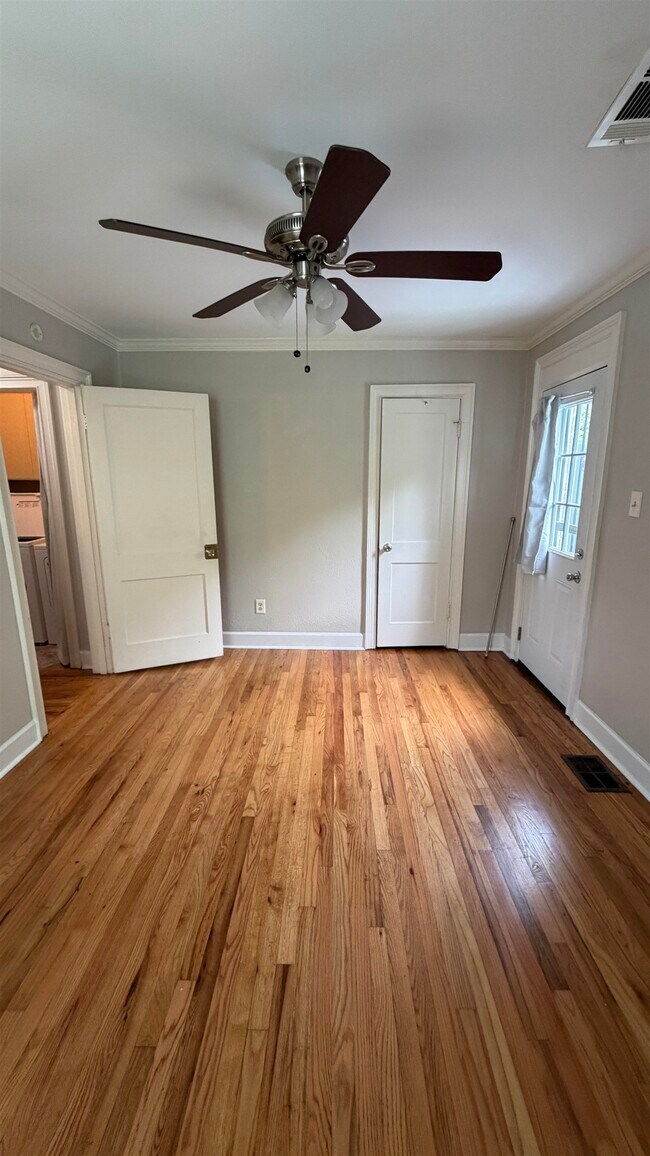 Building Photo - 3555 Barwood Cir