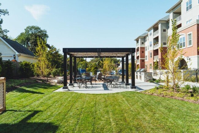 Building Photo - 2 bedroom in Glen Ellyn IL 60137