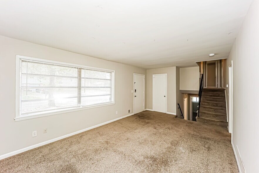 Building Photo - 7080 Doncaster Rd