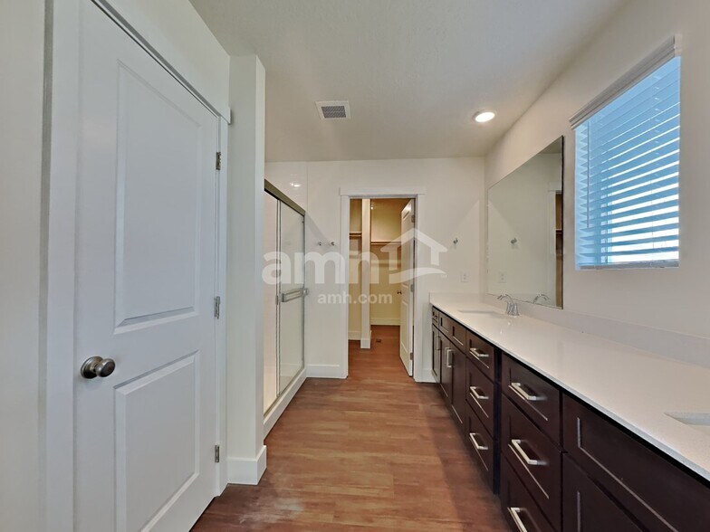 Building Photo - 3087 N Vigo Ave