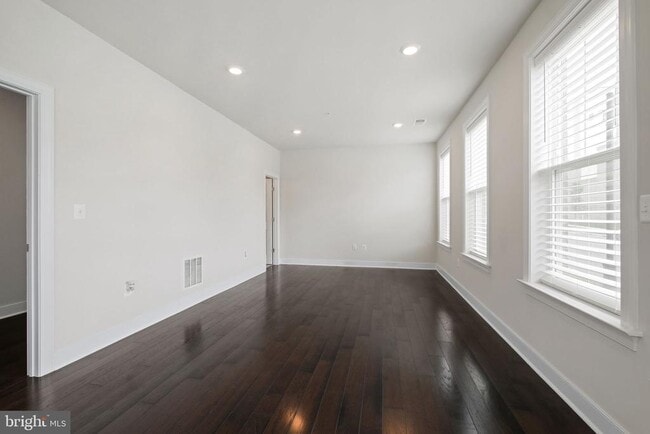 Building Photo - 143 Rubens Dr