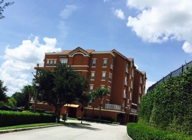 Building Photo - Luxurious 3 bed 2 bath condo with Great Vi...