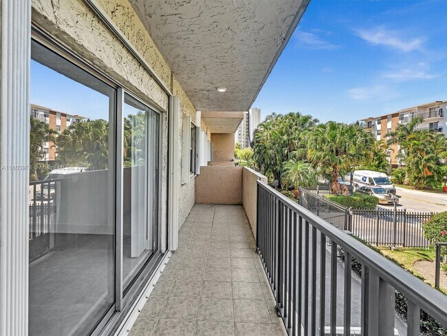 Building Photo - 250 181 Dr