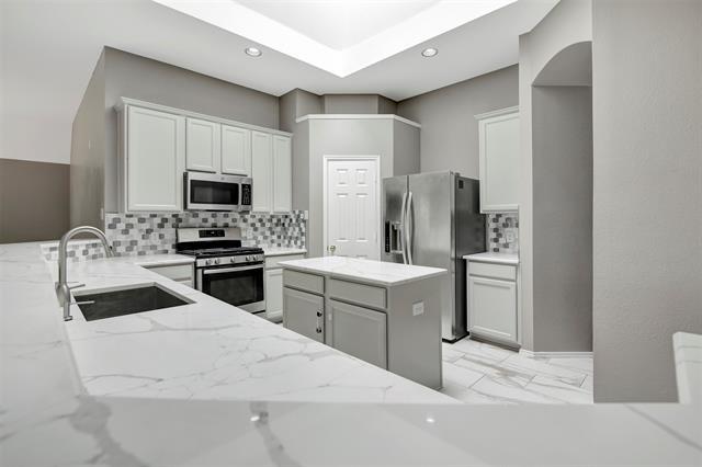 Building Photo - 9709 Lovers Ln