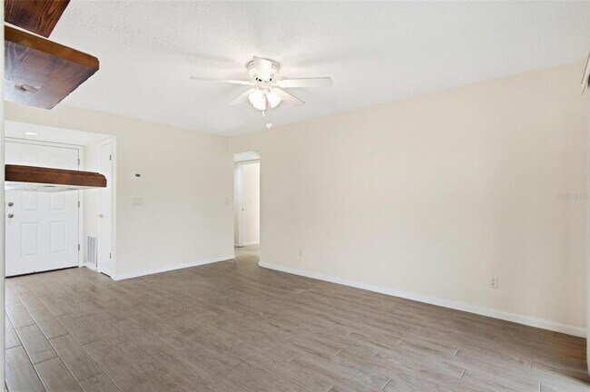 Building Photo - 41 Hembury Ln