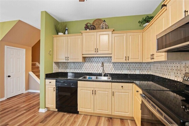 Building Photo - 7525 Plantation Cir