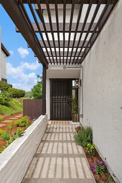 Building Photo - 1047 Santa Helena Park Ct