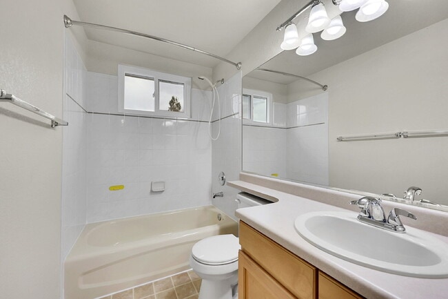 Building Photo - $2,800 - 4 Bed, 3.5 Bath Home in CO Spring...