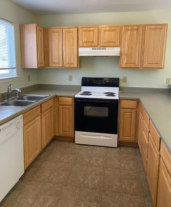 Building Photo - 965 Prater Way