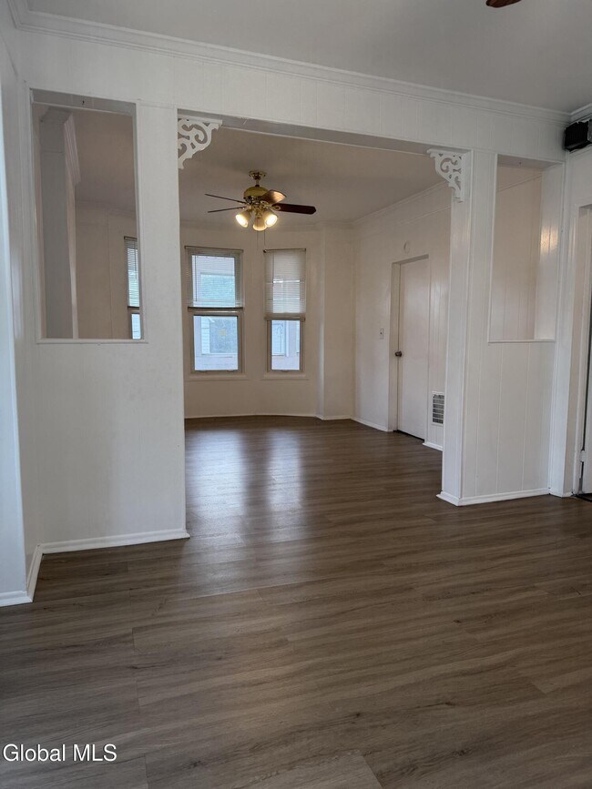 Building Photo - 26 Kinloch Ave