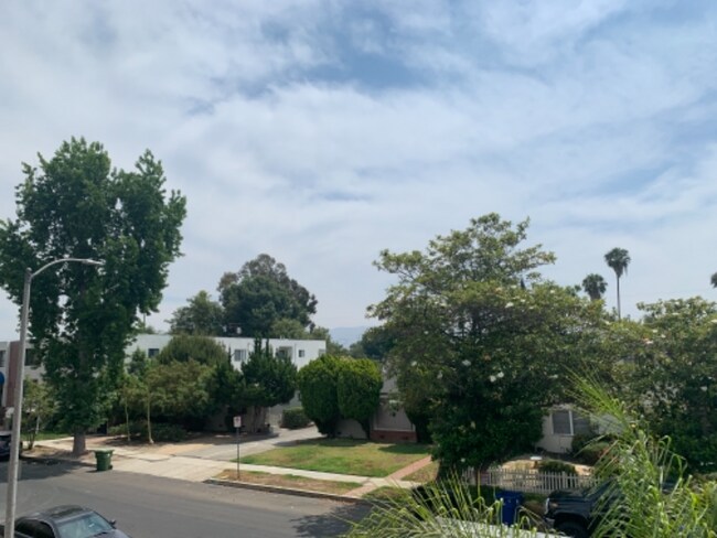 Building Photo - 4825 Riverton Ave