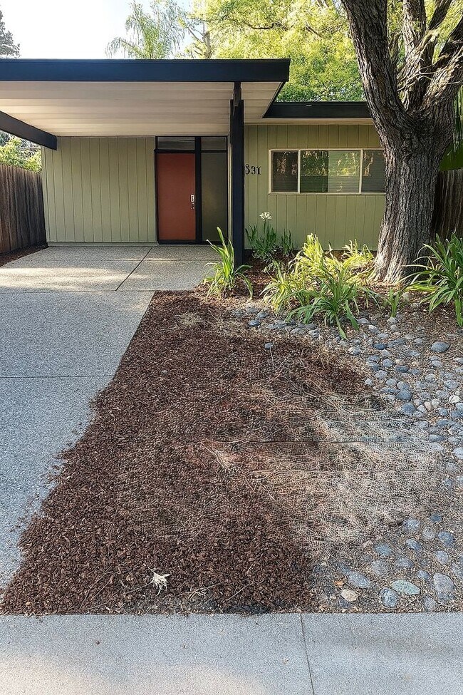 Building Photo - 3 bedroom duplex in North Davis