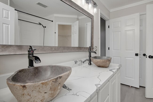 Building Photo - 4268 Lancaster Dr