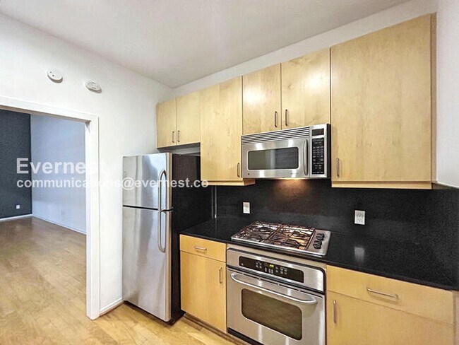 Building Photo - 415 S Front St