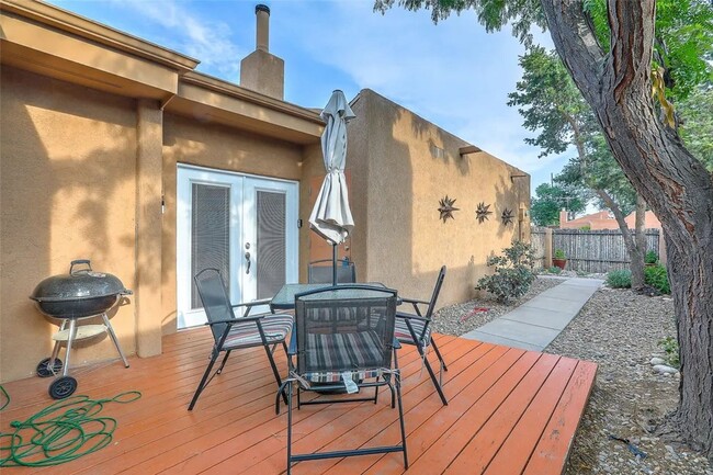 Building Photo - Midtown Santa Fe 3 Bed, 2 Bath, 2 Car Gara...