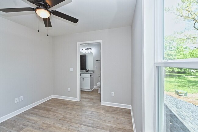 Building Photo - 146 N Trigg Ave