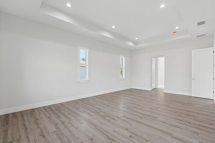 Building Photo - 25434 Alicante Dr