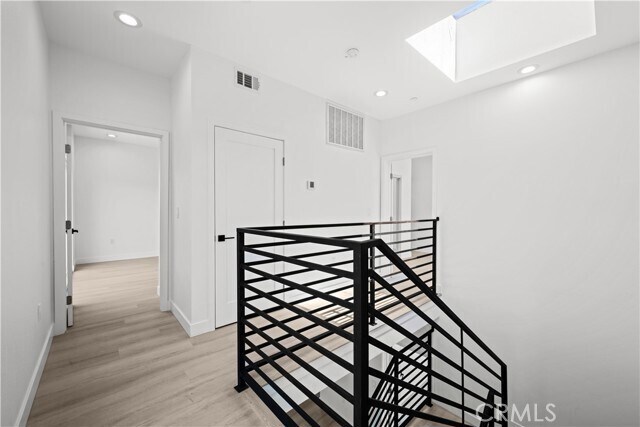 Building Photo - 644 N Boyle Ave