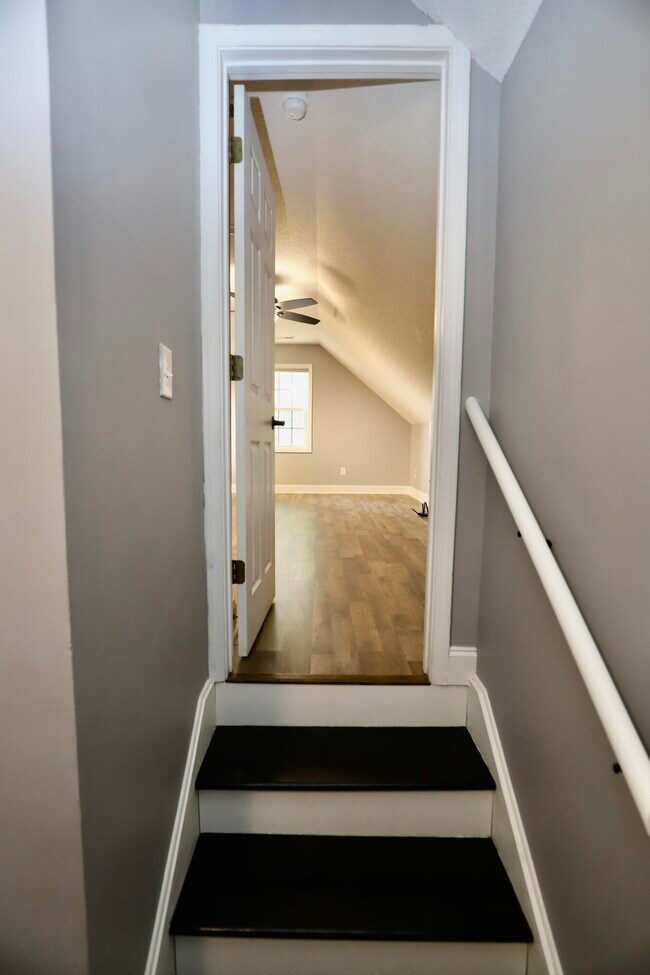 Building Photo - 1855 Beachforest Way