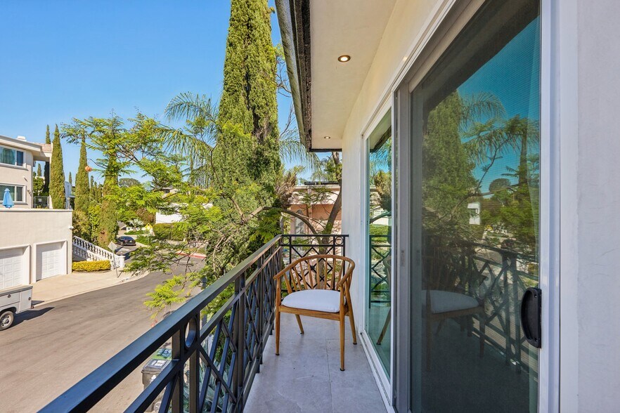 Building Photo - 2411 Mount Olympus Dr