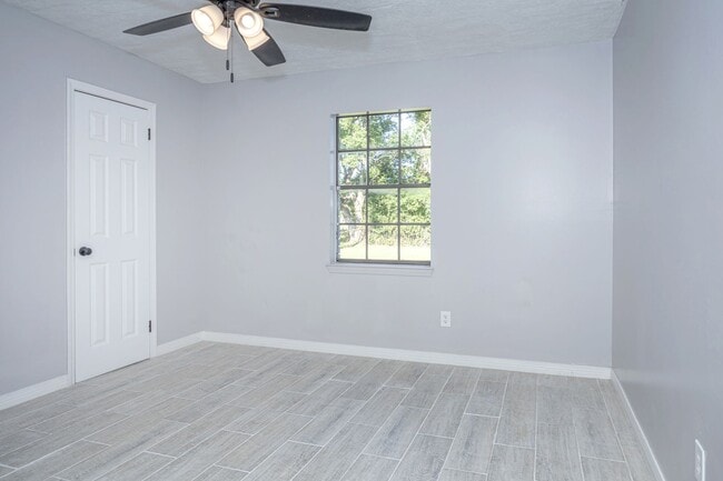 Building Photo - Charming 3-Bed, 1-Bath Home - Fully Remodeled & Move-In Ready!