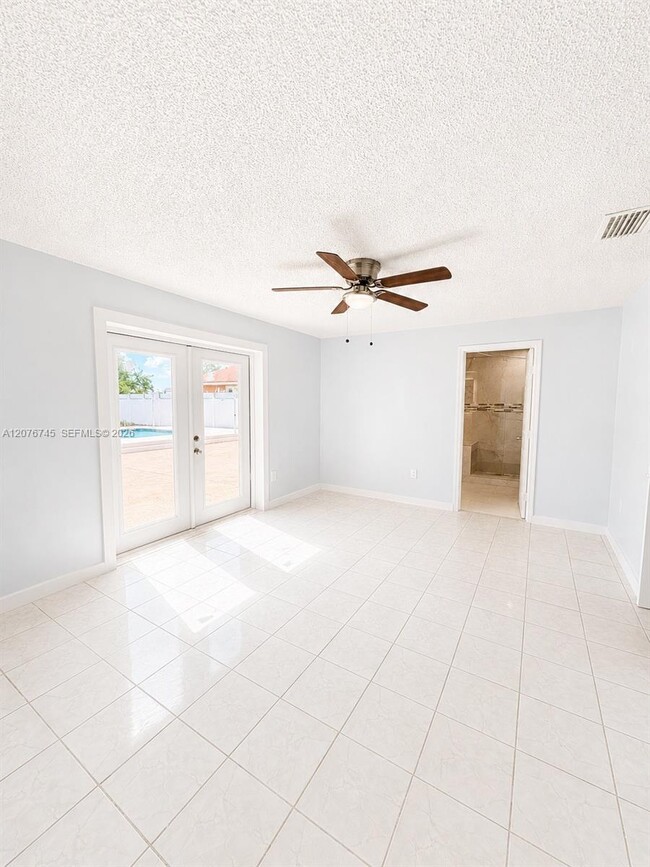 Building Photo - 3011 SW 117th Ave