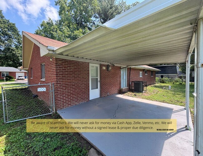 Building Photo - 1118 Soria St