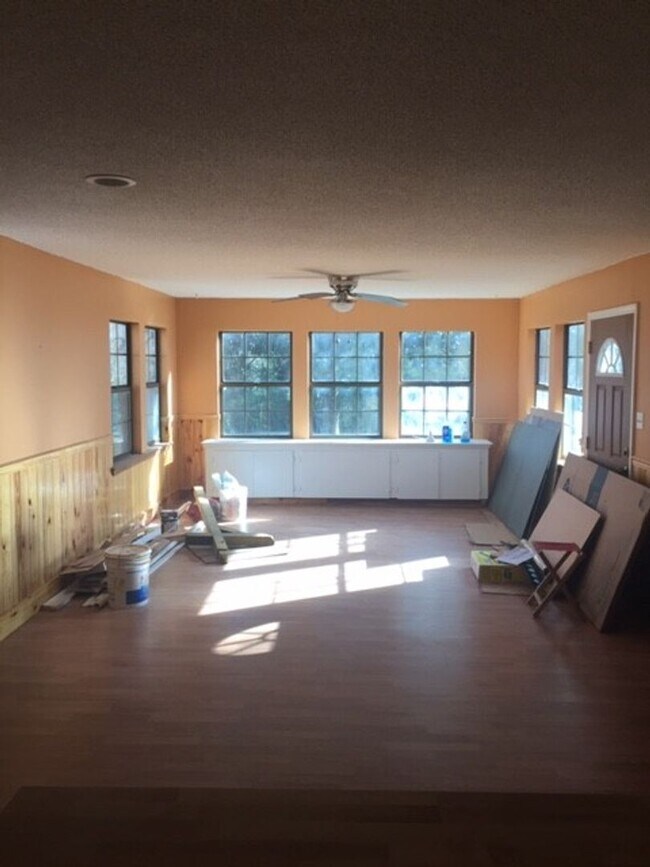 Building Photo - 210 Pineleaf Ln