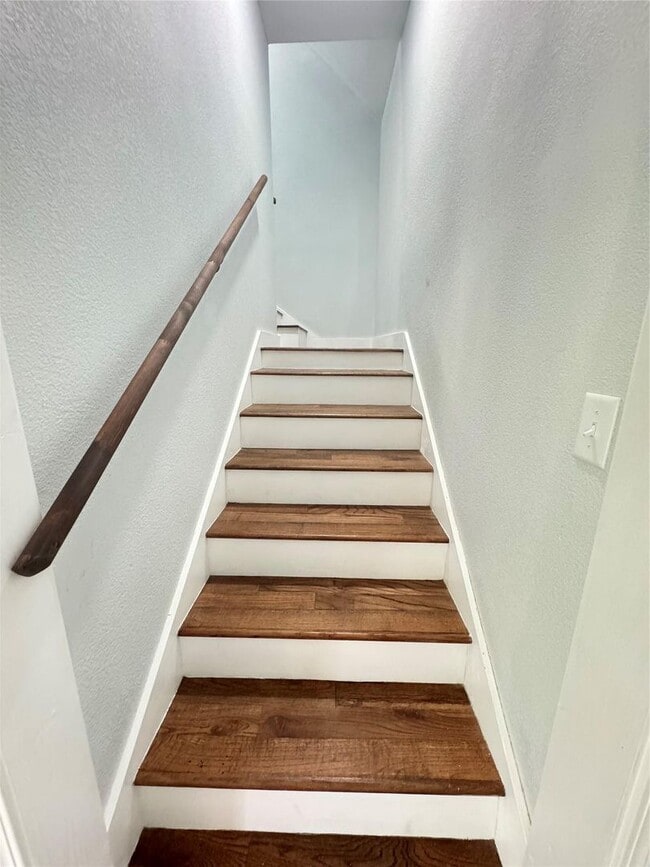 Building Photo - Beautifully updated 4 bed / 2 bath home