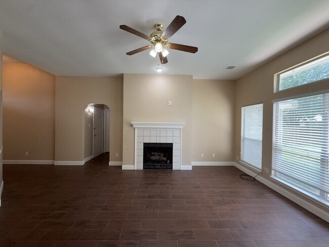 Building Photo - 317 Oak Meadow Ln