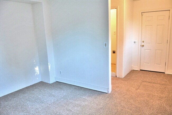 Building Photo - Detached Rental Property