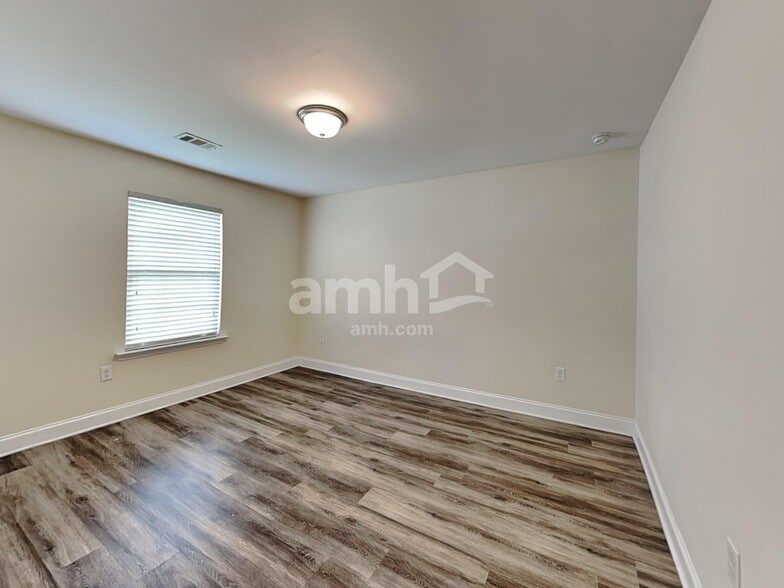 Building Photo - 77 Dynasty Ln