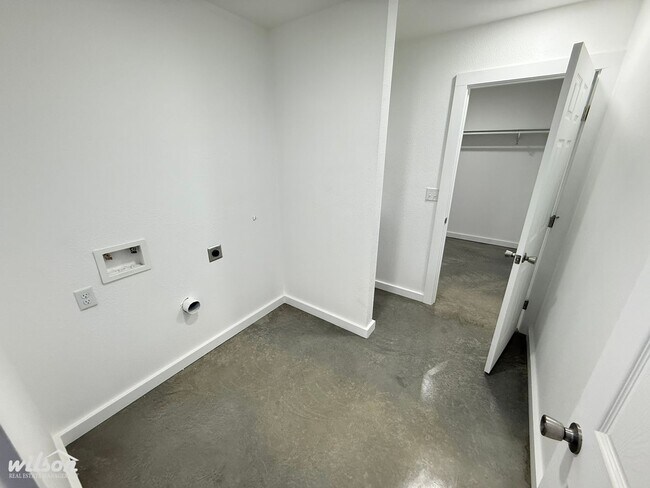 Building Photo - 2507-2509 S 47th Ave