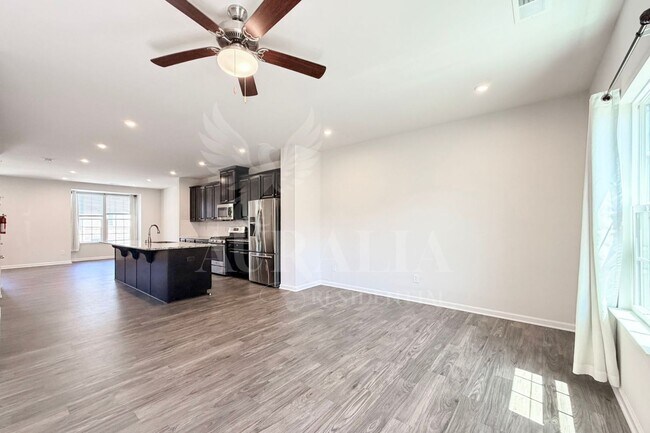Building Photo - 428 Cross Country Way