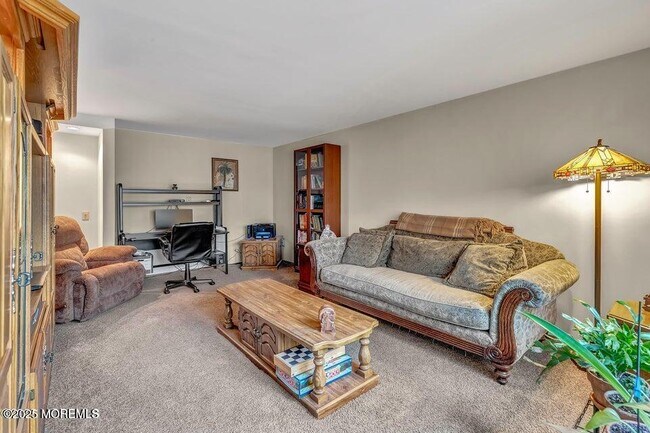 Building Photo - 718 E Veterans Hwy