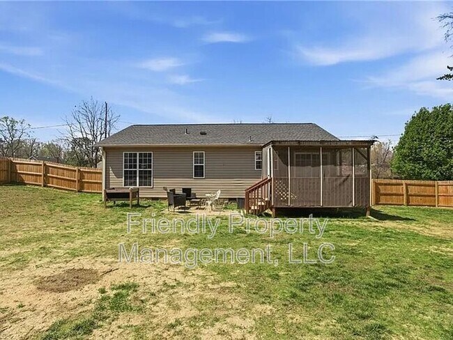 Building Photo - 109 Lonesome Rd