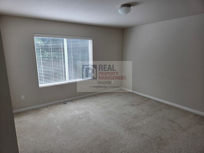 Building Photo - Modern 3 Bedroom, 2.5 Bath Home In Quiet Community!