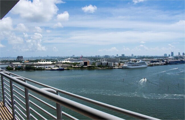 Building Photo - 335 S Biscayne Blvd