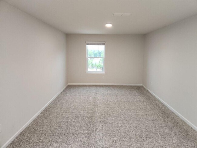 Building Photo - 235 Vly Oak Dr