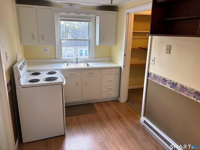 Building Photo - 8 Lewis Ave