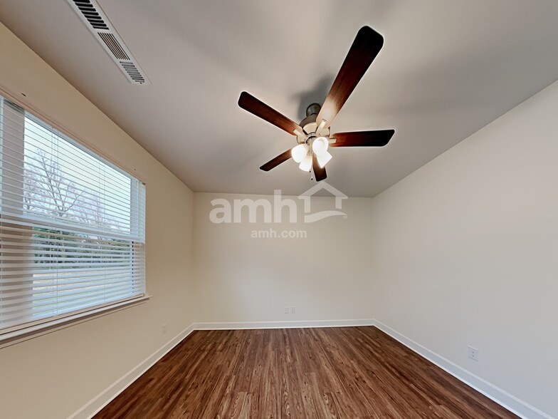 Building Photo - 2919 Throneberry Ln