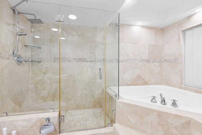 Building Photo - 4001 S Ocean Dr