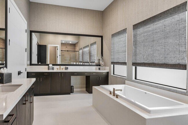 Building Photo - 9109 Fiano Pl