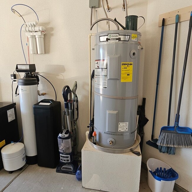 Building Photo - Solar home for Rent!