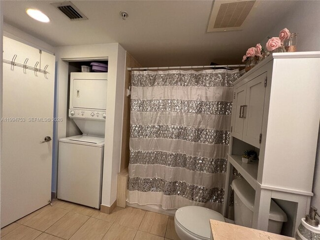 Building Photo - 1750 N Bayshore Dr