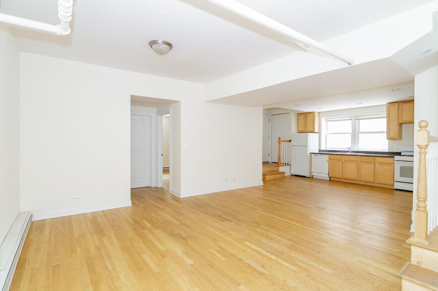 Building Photo - 3927 N Pine Grove Ave